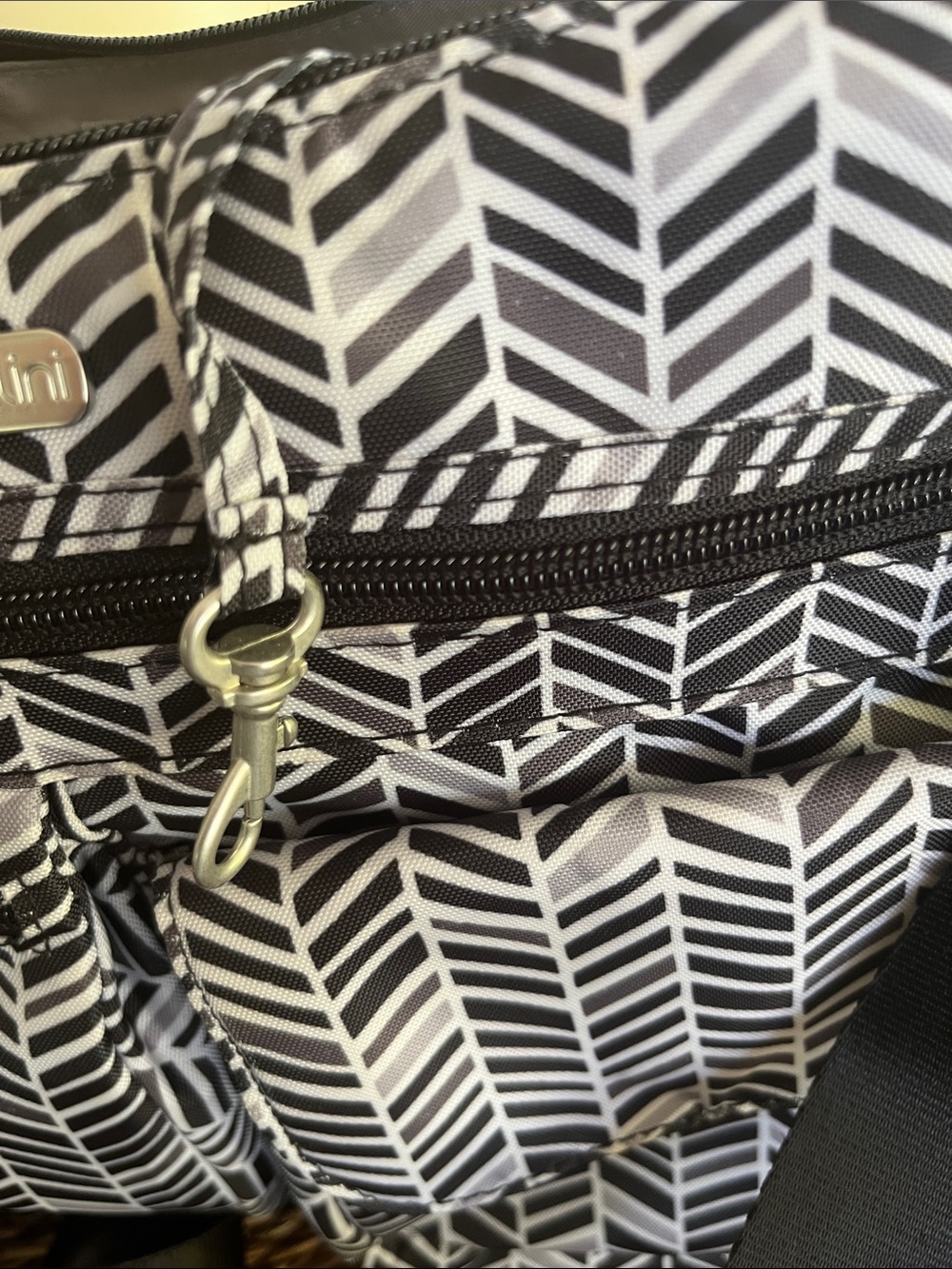 Baggallini Everywhere Bag Chevron Crossbody Bag - Picture 8 of 13